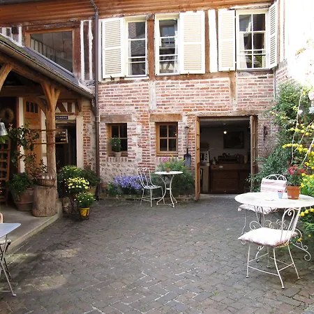 A L'ecole Buissonniere 4*