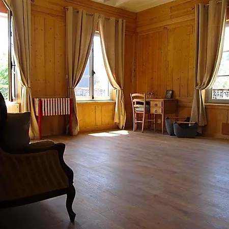 A L'ecole Buissonniere 4*