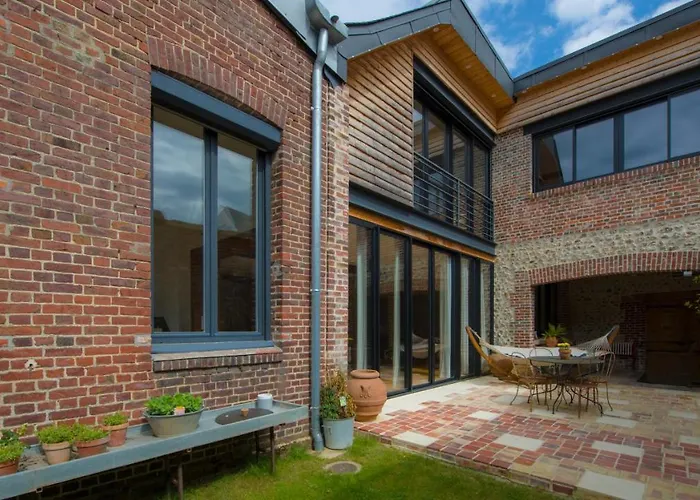 A L'ecole Buissonniere 4*